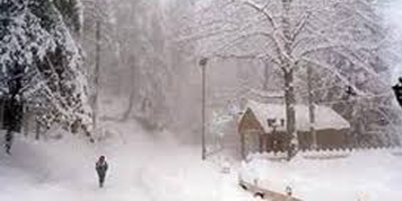 پنجاب کے مختلف شہروں میں بارش سے موسم مزید سرد ہو گیا، مری ،ناران ، کاغان میں برف باری