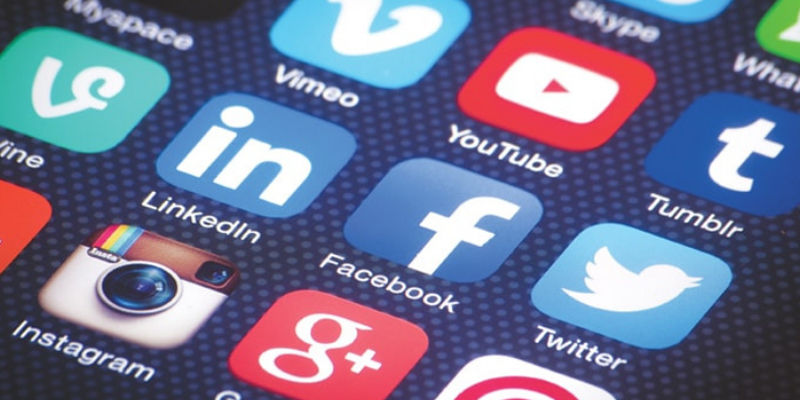 پشاور میں پولیس افسران و اہلکاروں کے سوشل میڈیا استعمال کرنے پر پابندی عائد