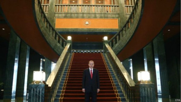141105141229_erdogan_palace_turkey_624x351_epa