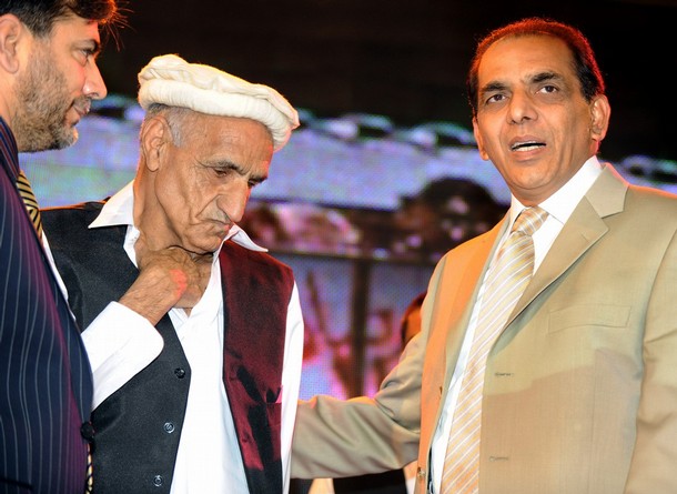 Pakistani Army Chief General Ashfaq Parvez Kayani (R) greets war prisoner Maqbool Hussain (C) during the premier of drama���Sipahi Maqbool Hussain��� in Rawalpindi on April 15, 2008. The drama ���Sipahi Maqbool Hussain��� was prepared by Inter Service Public Relation (ISPR) with the help of Interflow Communication on the life of Pakistani war prisoner Maqbool Hussain who spent 40 years in an Indian prison. AFP PHOTO/ Farooq NAEEM (Photo credit should read FAROOQ NAEEM/AFP/Getty Images)